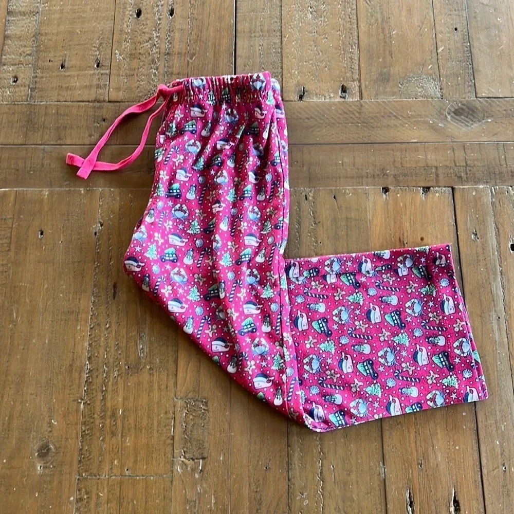 Vineyard vines pink holiday whale pajama bottoms